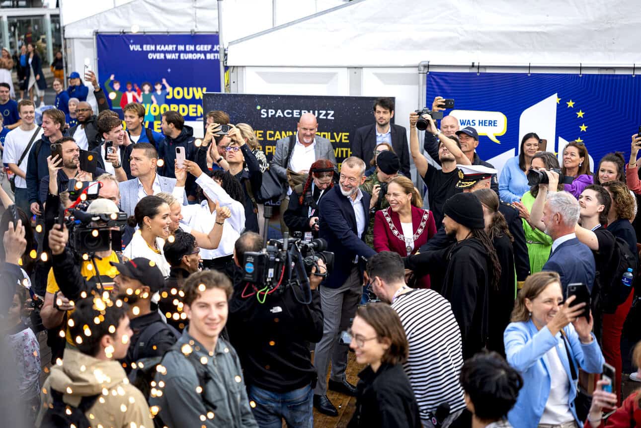 World Port Days 2025 opened in Rotterdam with youth events, naval ships, drone shows and a festive start on the Wilhelminapier.